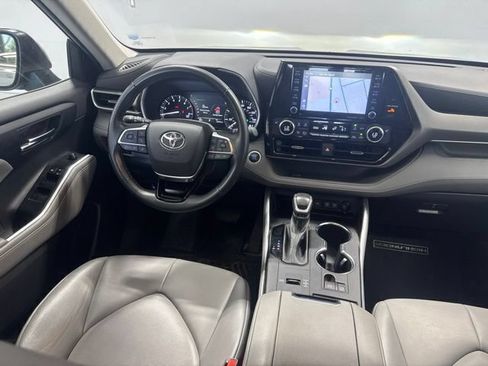 Used 2021 Toyota Highlander XLE FWD image 20