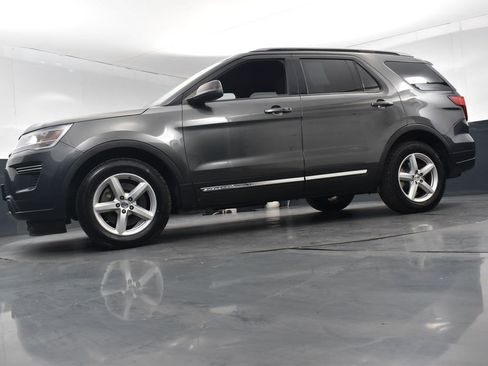 Used 2018 Ford Explorer XLT image 24