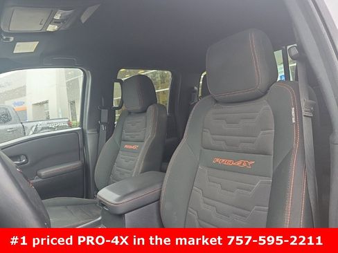 Used 2023 Nissan Frontier PRO-4X w/ Technology Package image 11