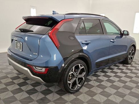 Used 2023 Kia Niro SX Touring image 25