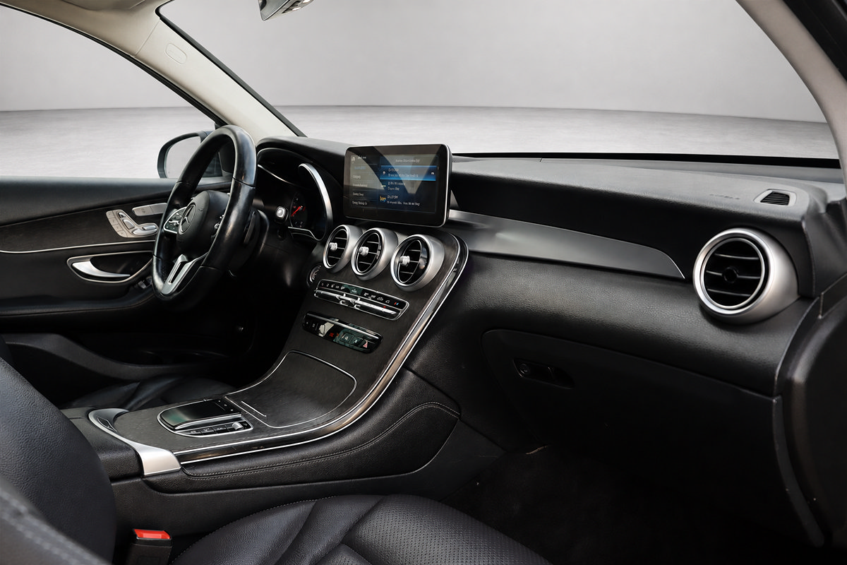 Used 2021 Mercedes-Benz GLC 300 w/ Premium Package image 22