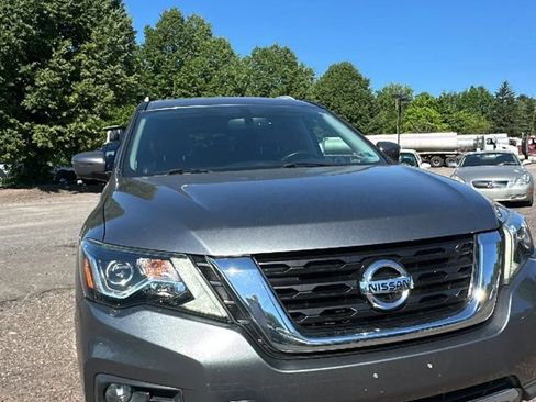 Used 2020 Nissan Pathfinder Platinum FWD image 15