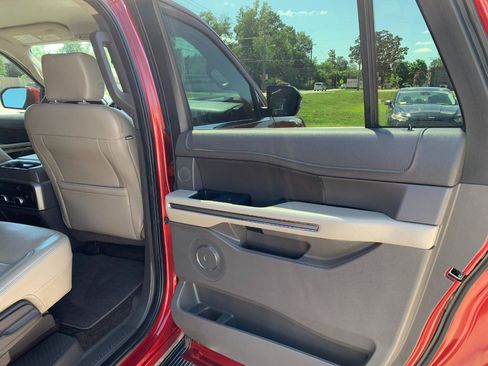 Used 2018 Ford Expedition Max XLT w/ Equipment Group 202A AWD/4WD image 38