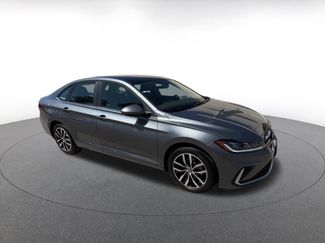 Used 2025 Volkswagen Jetta SE video 2