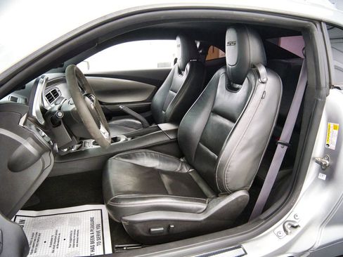 Used 2015 Chevrolet Camaro SS w/ SS Performance Package RWD image 9