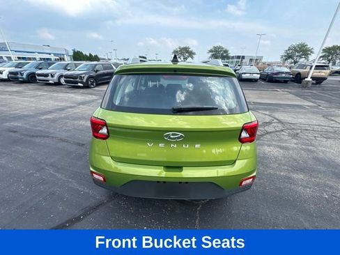 Used 2022 Hyundai Venue SEL FWD image 5
