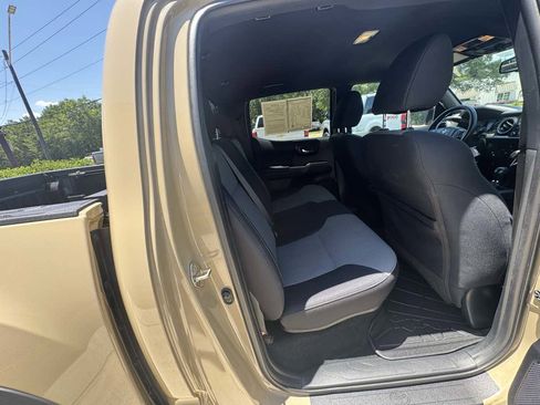Used 2020 Toyota Tacoma TRD Off-Road AWD/4WD image 10