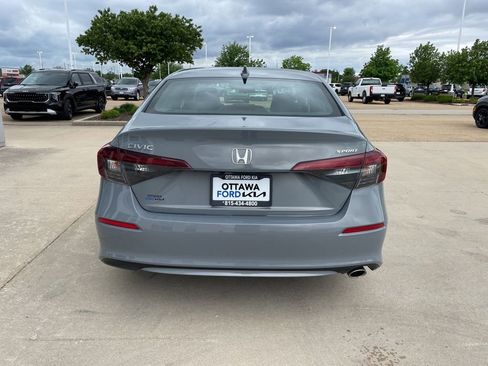 Used 2025 Honda Civic Sport image 6