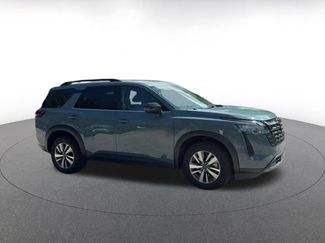 Used 2026 Nissan Pathfinder SL FWD video 2
