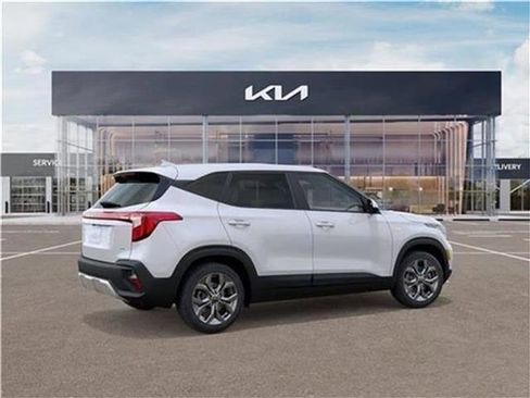 New 2026 Kia Seltos LX image 6