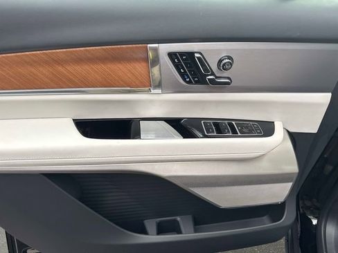 New 2026 Cadillac Vistiq Luxury image 16