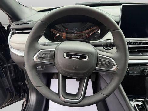 Used 2025 Jeep Compass Limited AWD/4WD image 11