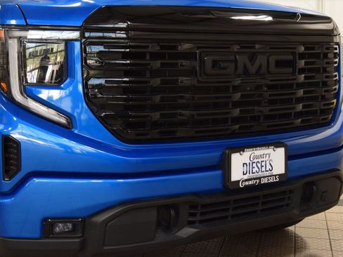 Used 2022 GMC Sierra 1500 Elevation w/ Elevation Premium Package AWD/4WD image 11