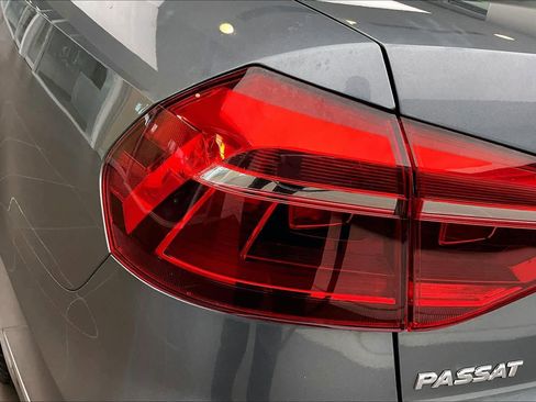 Used 2018 Volkswagen Passat 2.0T R-Line image 27