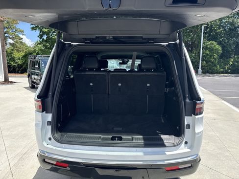 Used 2024 Jeep Wagoneer Series II w/ Flexible Seating Group RWD image 16