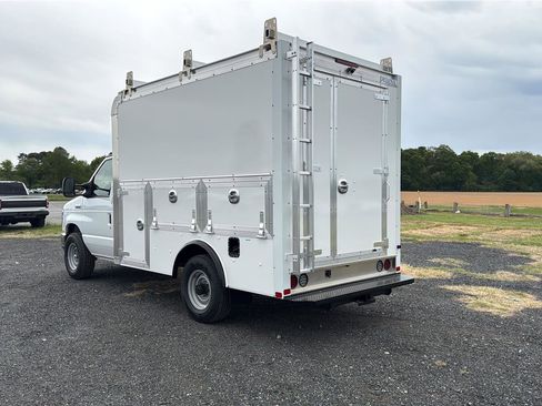 New 2027 Ford E-350 and Econoline 350 Super Duty RWD image 4
