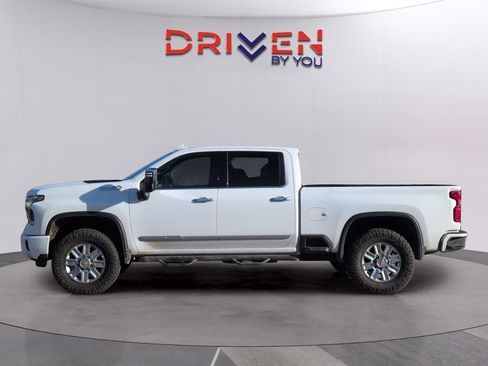 Used 2024 Chevrolet Silverado 2500 High Country w/ High Country Premium Package image 2