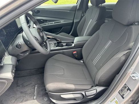 New 2025 Hyundai Elantra SEL image 9