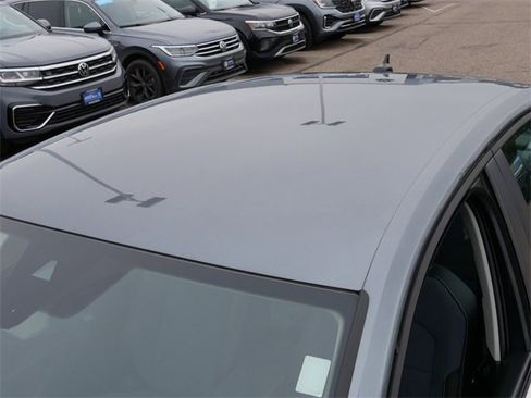 Certified 2025 Volkswagen Jetta SE image 11