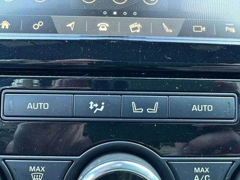 Used 2017 Land Rover Discovery HSE AWD/4WD image 28