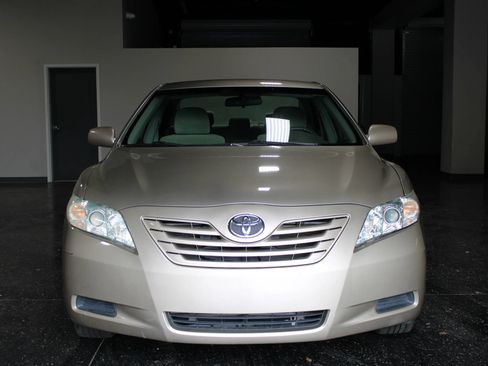 Used 2009 Toyota Camry LE FWD image 7