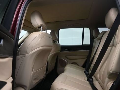 Used 2022 Jeep Grand Cherokee Limited AWD/4WD image 11