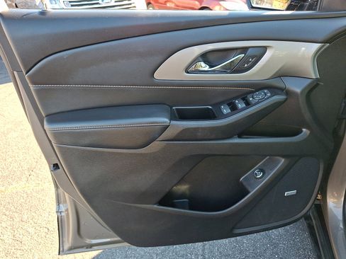 Used 2020 Chevrolet Traverse LT w/ LT Premium Package image 15