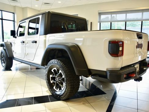 Used 2026 Jeep Gladiator Rubicon AWD/4WD image 4
