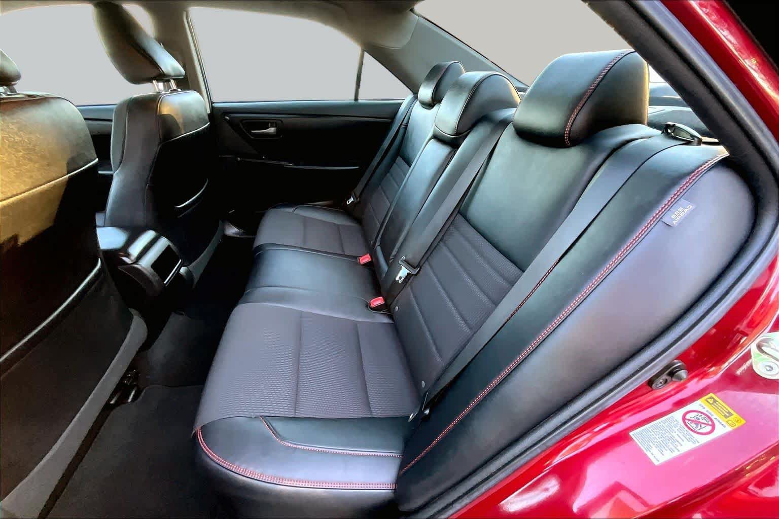 Used 2016 Toyota Camry SE FWD image 19