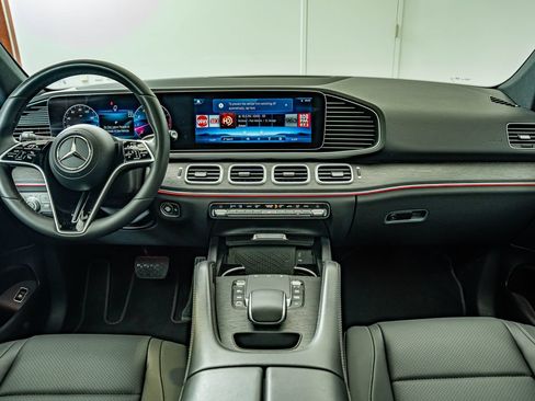 Used 2025 Mercedes-Benz GLE 350 4MATIC w/ AMG Line Exterior image 30
