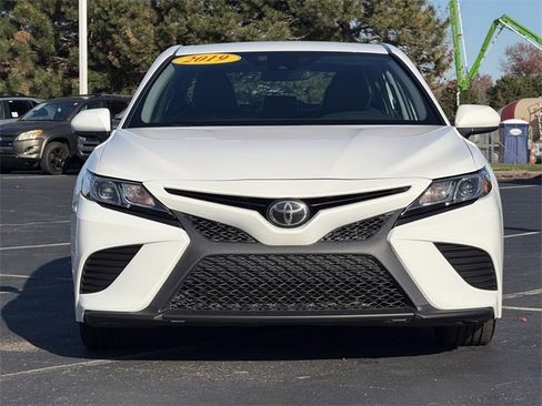 Used 2019 Toyota Camry SE image 9