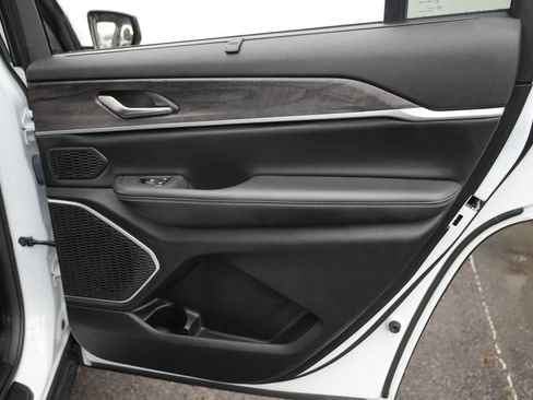 Used 2023 Jeep Grand Cherokee L Limited w/ Luxury Tech Group II image 35