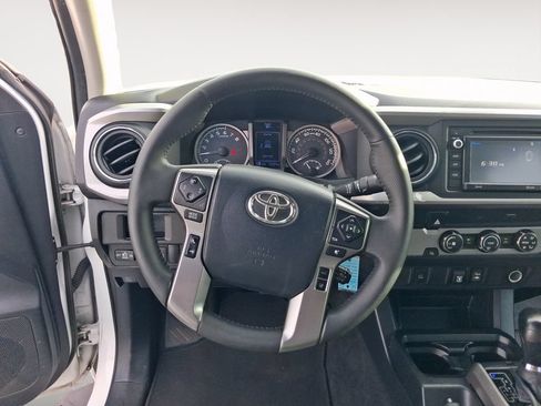 Used 2019 Toyota Tacoma SR5 RWD image 12