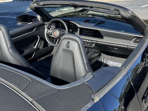 Used 2025 Porsche 911 Carrera w/ Premium Package image 24