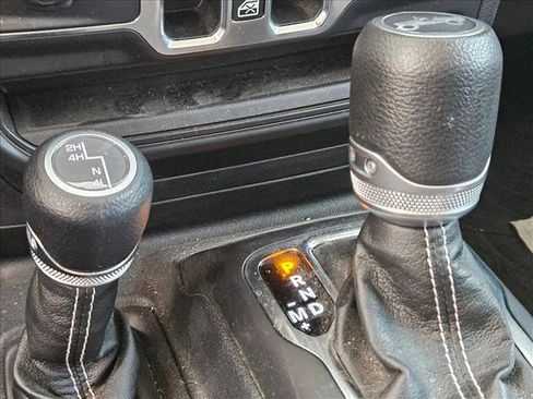 Used 2019 Jeep Wrangler Unlimited Sahara image 14