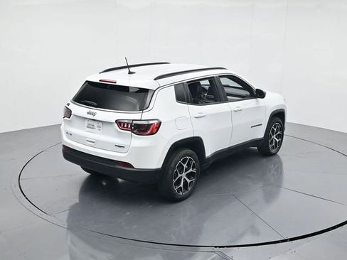 Used 2024 Jeep Compass Latitude image 39