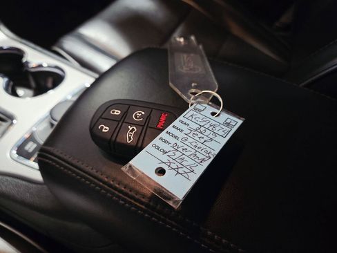 Used 2019 Jeep Grand Cherokee Overland AWD/4WD image 75