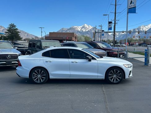 Used 2022 Volvo S60 B5 Inscription image 2