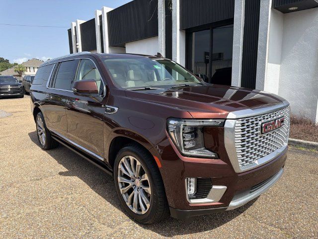 Used 2022 GMC Yukon XL Denali w/ Max Trailering Package AWD/4WD image 4