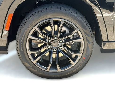 New 2026 Jeep Grand Wagoneer Summit AWD/4WD image 12