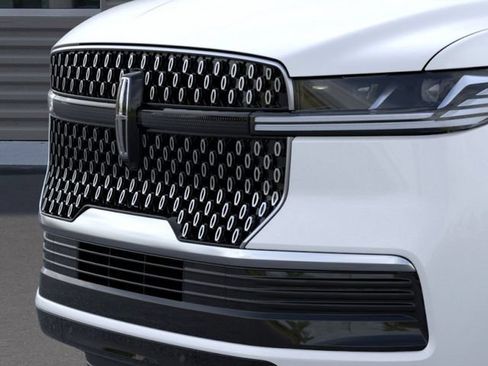 New 2026 Lincoln Navigator Reserve AWD/4WD image 17