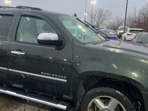 Used 2013 Chevrolet Avalanche LTZ image 4