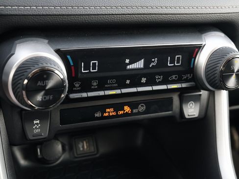 Used 2025 Toyota RAV4 XLE image 21