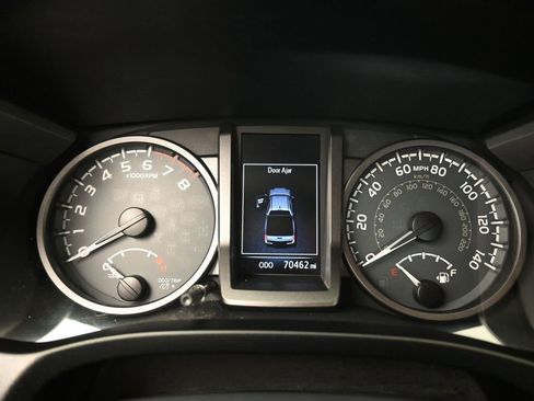 Used 2017 Toyota Tacoma TRD Off-Road image 15