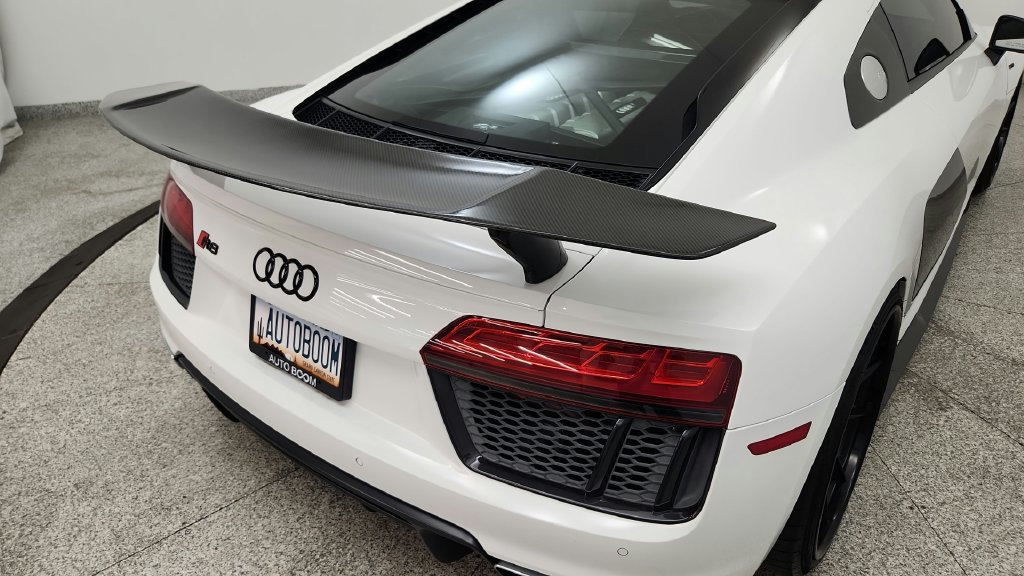 Used 2017 Audi R8 V10 w/ Carbon Exterior Package AWD/4WD image 21