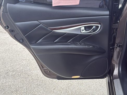 Used 2019 INFINITI Q70 Luxe w/ Sport Package image 14