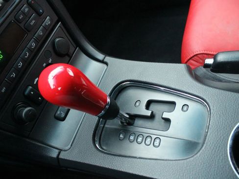 Used 2004 Ford Thunderbird image 27