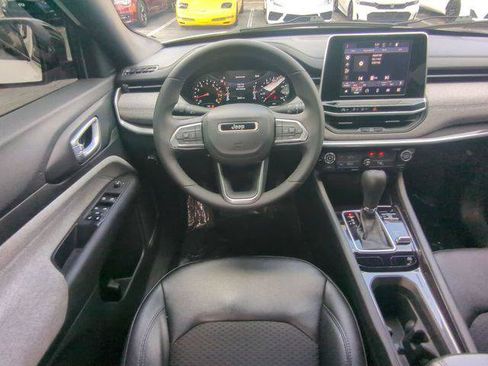 Certified 2025 Jeep Compass Latitude AWD/4WD image 17