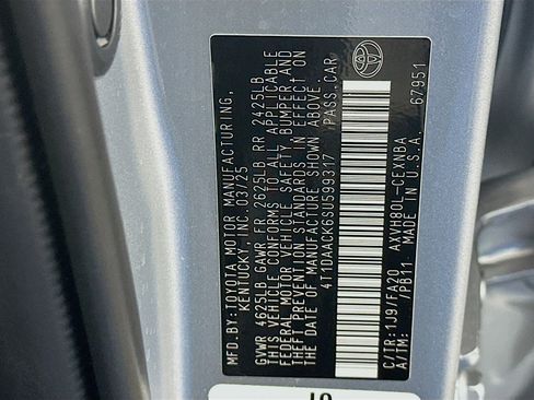 Used 2025 Toyota Camry LE image 12