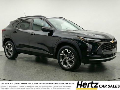 Used 2025 Chevrolet Trax LT image 1